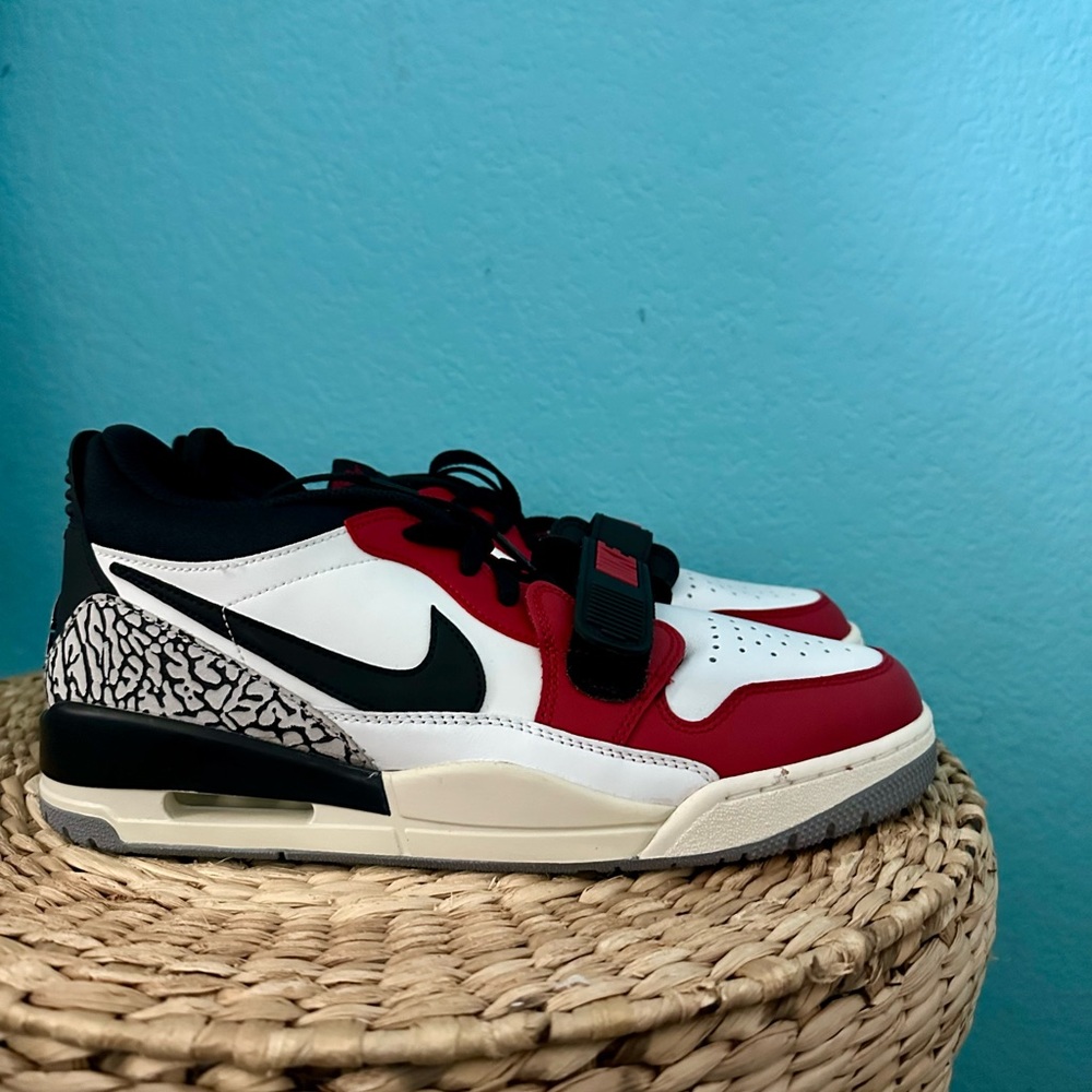 Size 10.5 - Jordan Legacy 312 Low Chicago